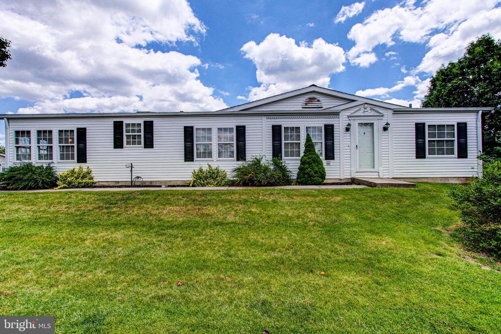 21 LONGWOOD COURT E