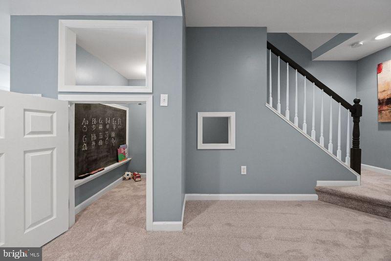 101 MEADOWGREEN DRIVE
