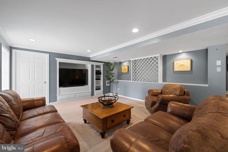 101 MEADOWGREEN DRIVE