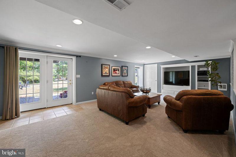 101 MEADOWGREEN DRIVE