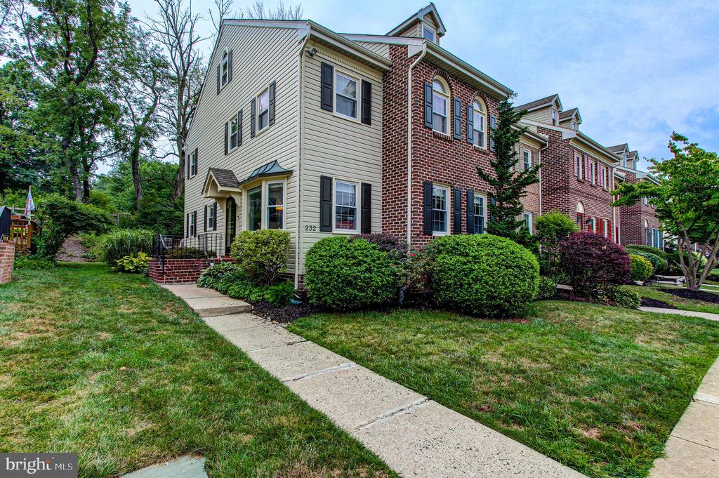 232 GEORGETOWNE COURT