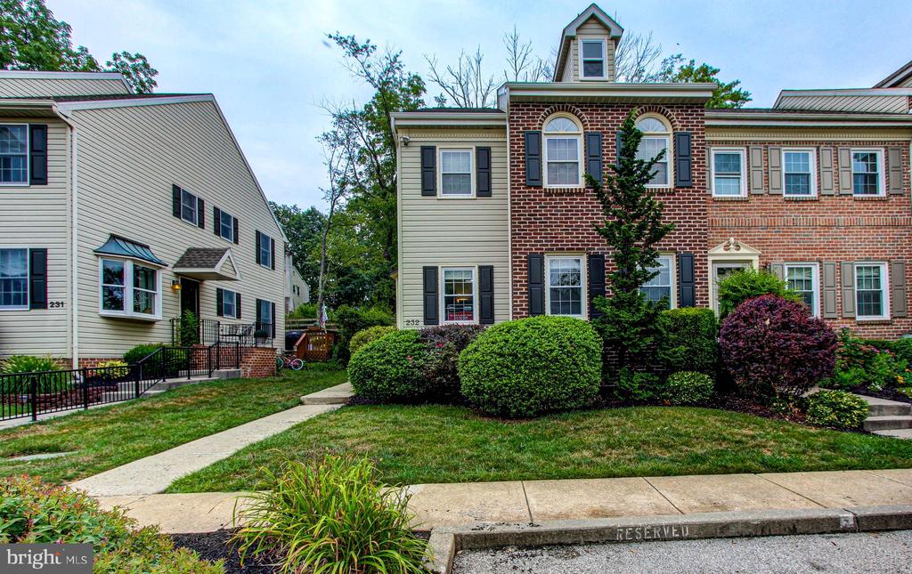 232 GEORGETOWNE COURT