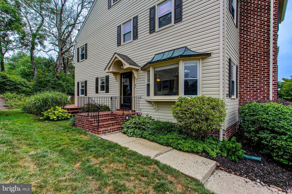 232 GEORGETOWNE COURT