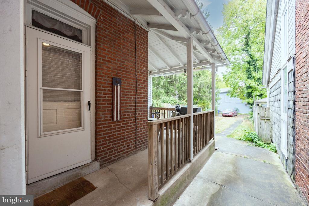 524 N FRANKLIN STREET