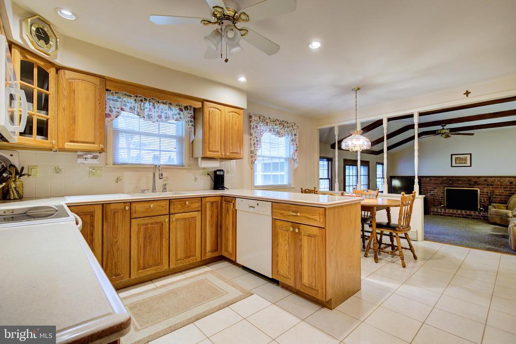 553 DEERFIELD DRIVE
