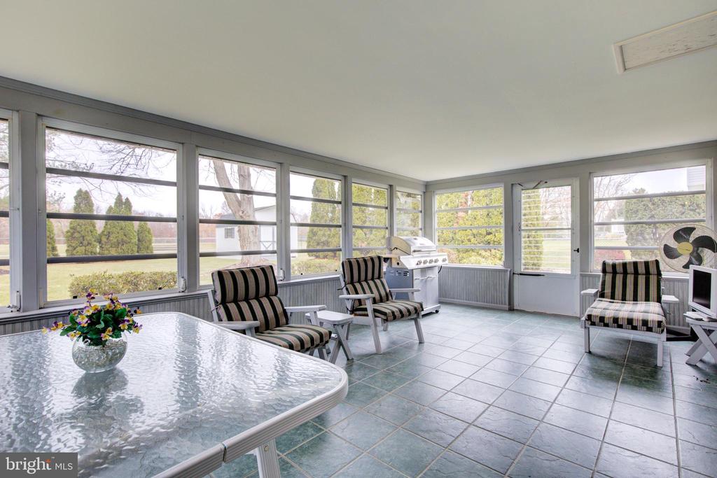553 DEERFIELD DRIVE