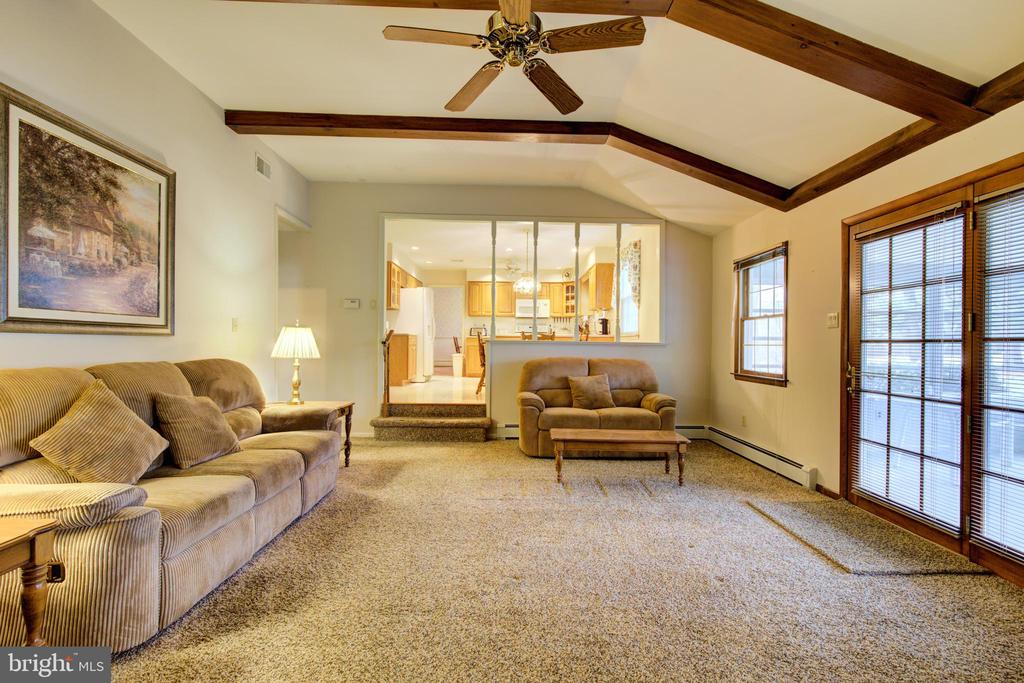 553 DEERFIELD DRIVE