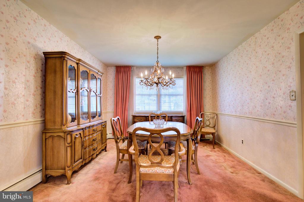 553 DEERFIELD DRIVE