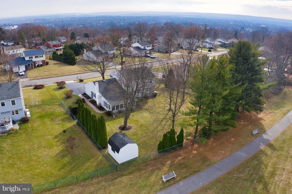553 DEERFIELD DRIVE