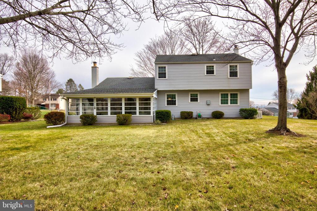 553 DEERFIELD DRIVE