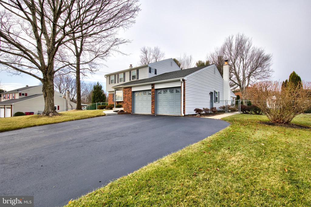 553 DEERFIELD DRIVE