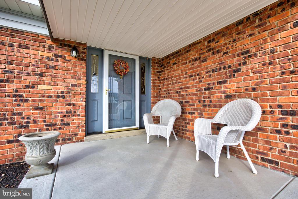 553 DEERFIELD DRIVE