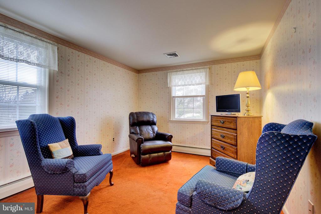 553 DEERFIELD DRIVE