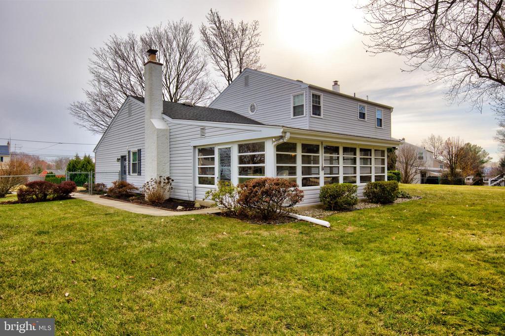 553 DEERFIELD DRIVE