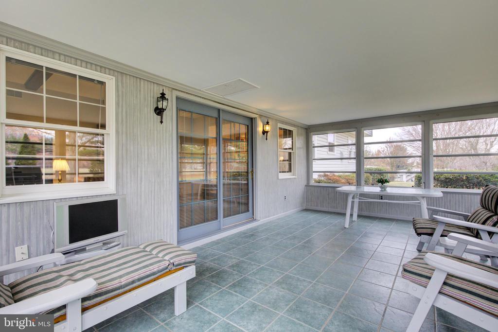 553 DEERFIELD DRIVE