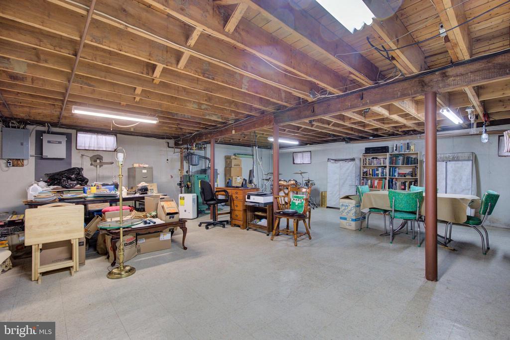 553 DEERFIELD DRIVE