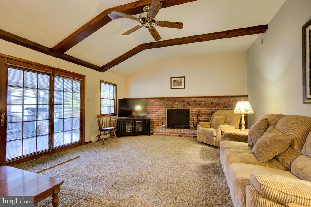 553 DEERFIELD DRIVE
