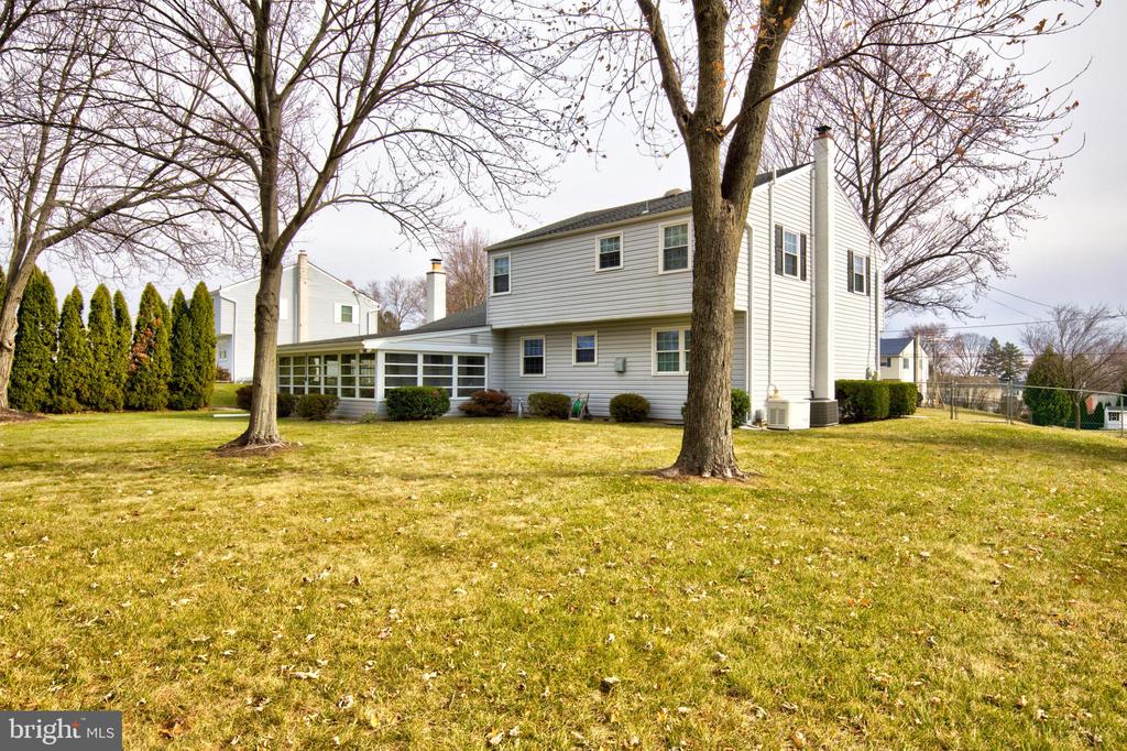 553 DEERFIELD DRIVE