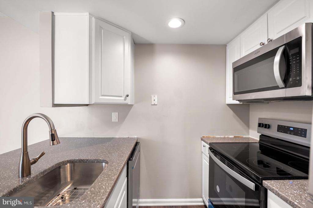 170 OBERLIN TERRACE Unit: 14-Q