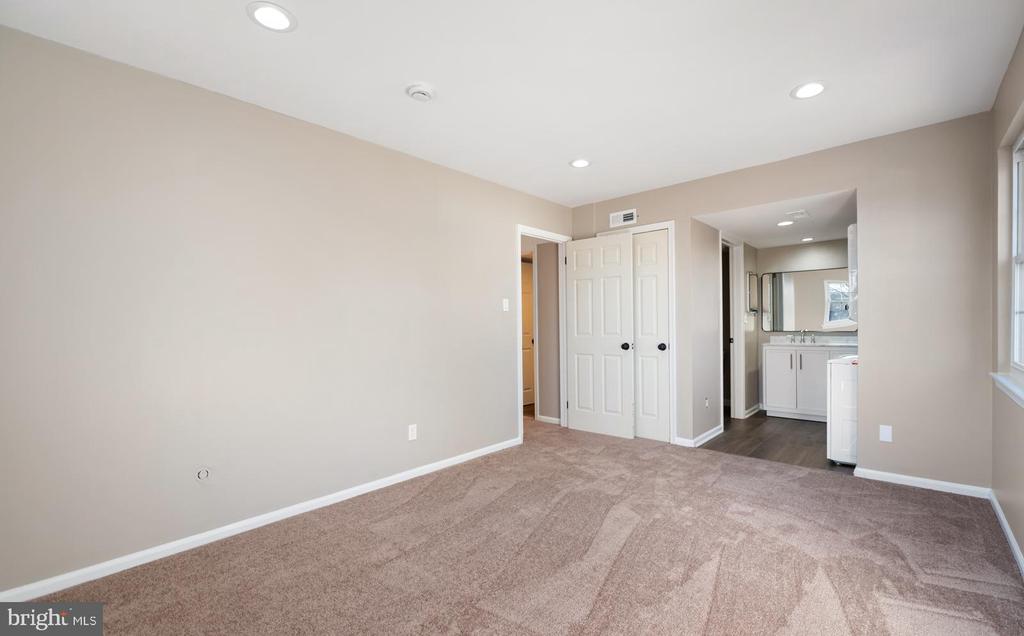 170 OBERLIN TERRACE Unit: 14-Q