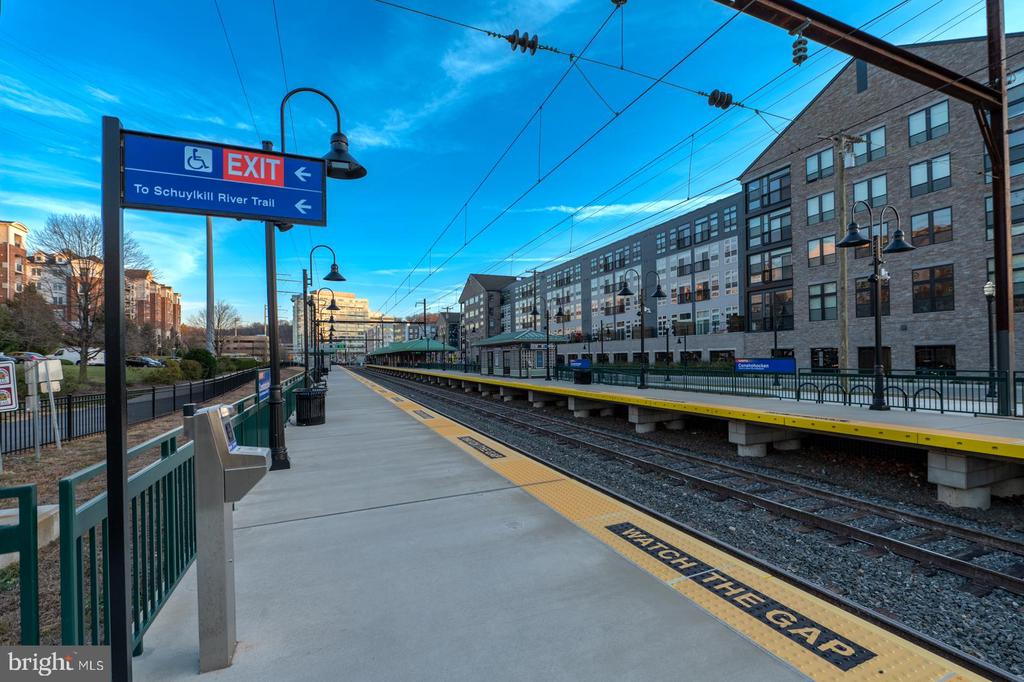 300 W ELM STREET Unit: 2423