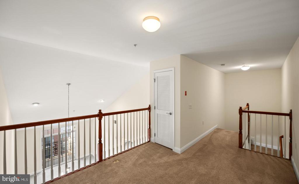 300 W ELM STREET Unit: 2423