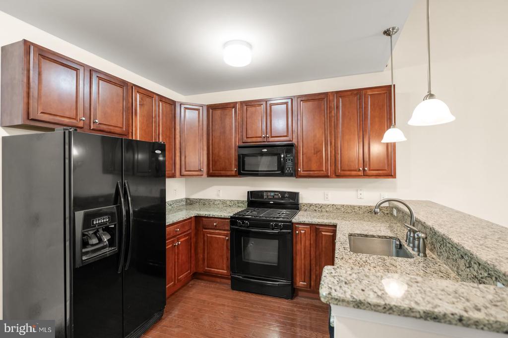 300 W ELM STREET Unit: 2423