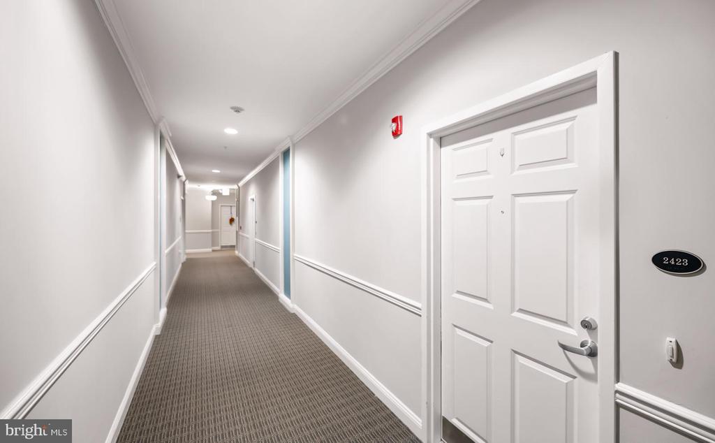 300 W ELM STREET Unit: 2423