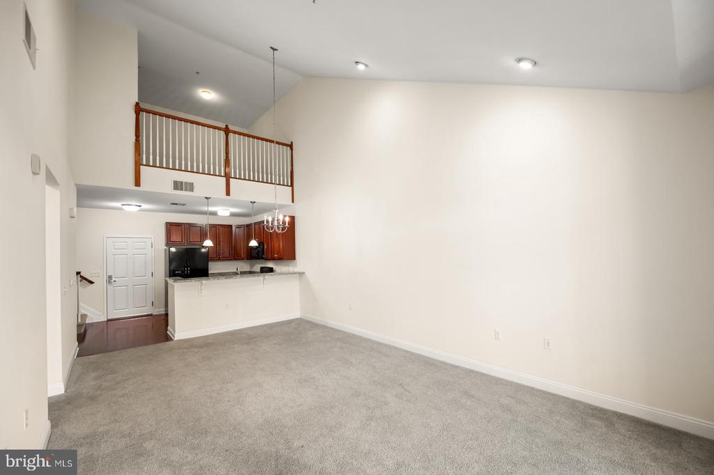 300 W ELM STREET Unit: 2423