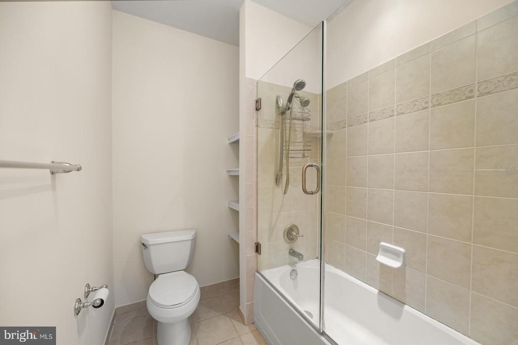 300 W ELM STREET Unit: 2423