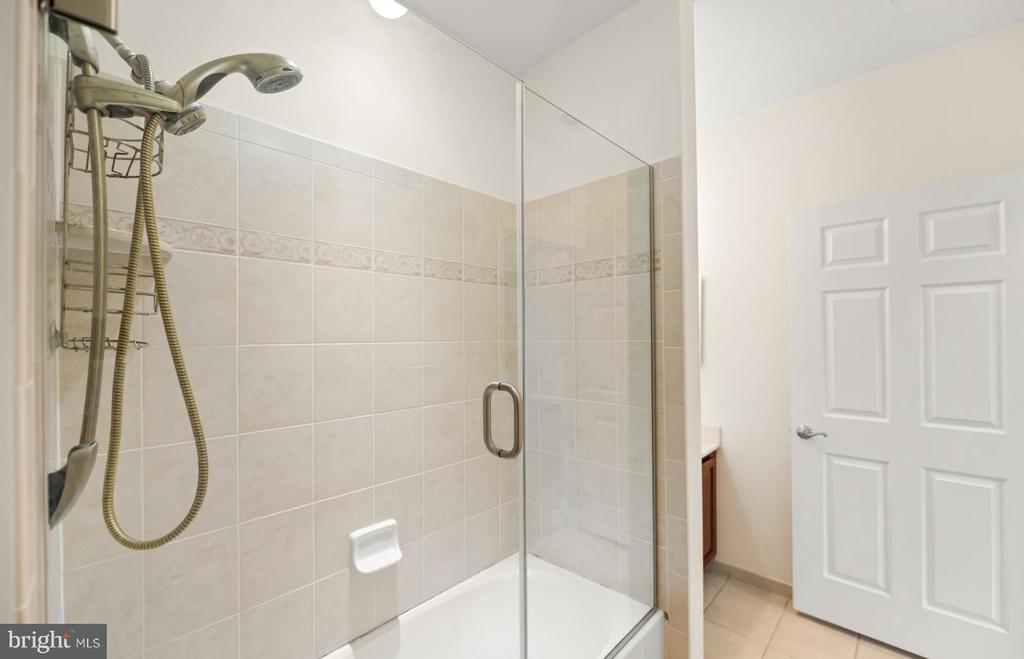 300 W ELM STREET Unit: 2423