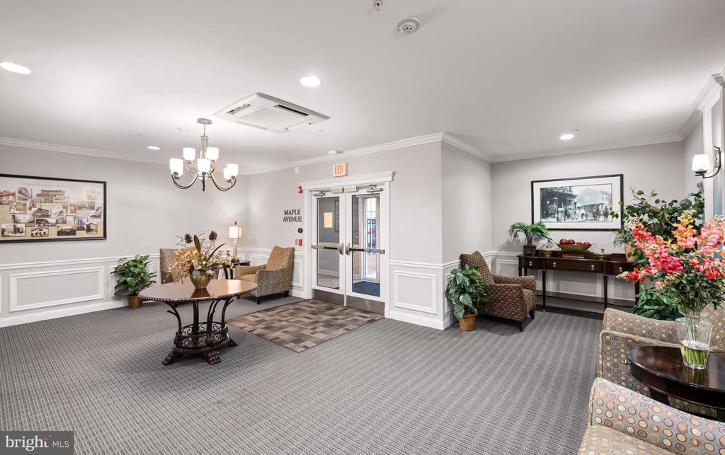 300 W ELM STREET Unit: 2423