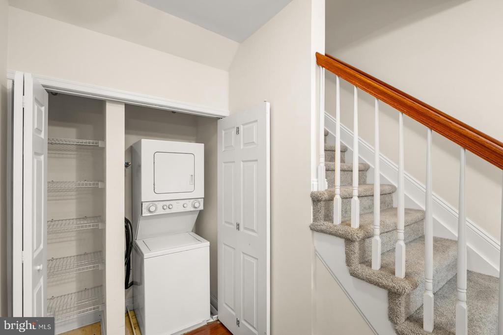 300 W ELM STREET Unit: 2423