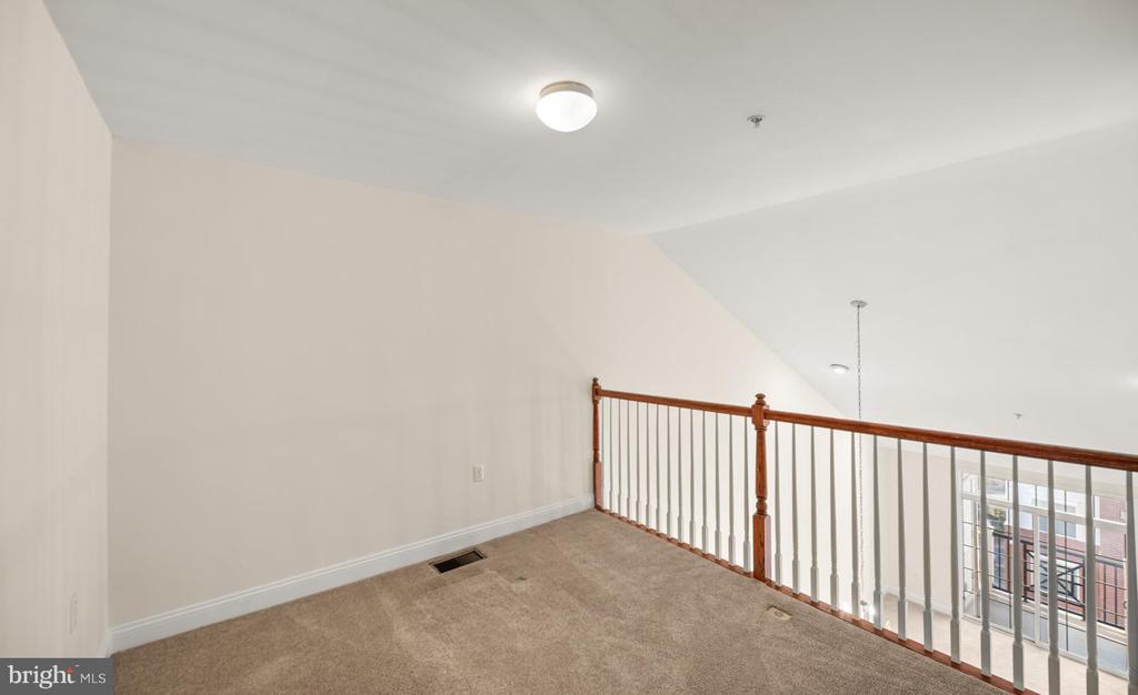 300 W ELM STREET Unit: 2423