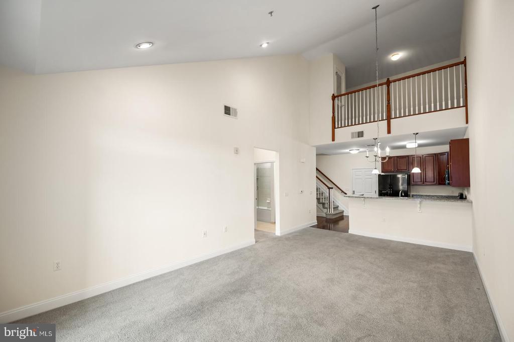 300 W ELM STREET Unit: 2423