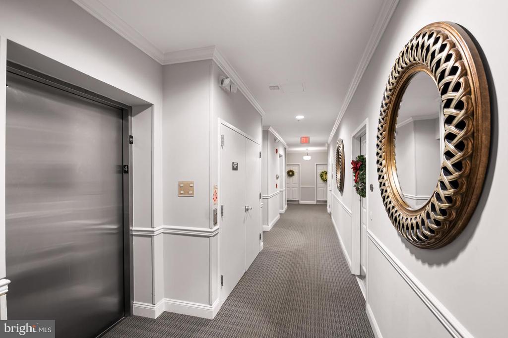 300 W ELM STREET Unit: 2423