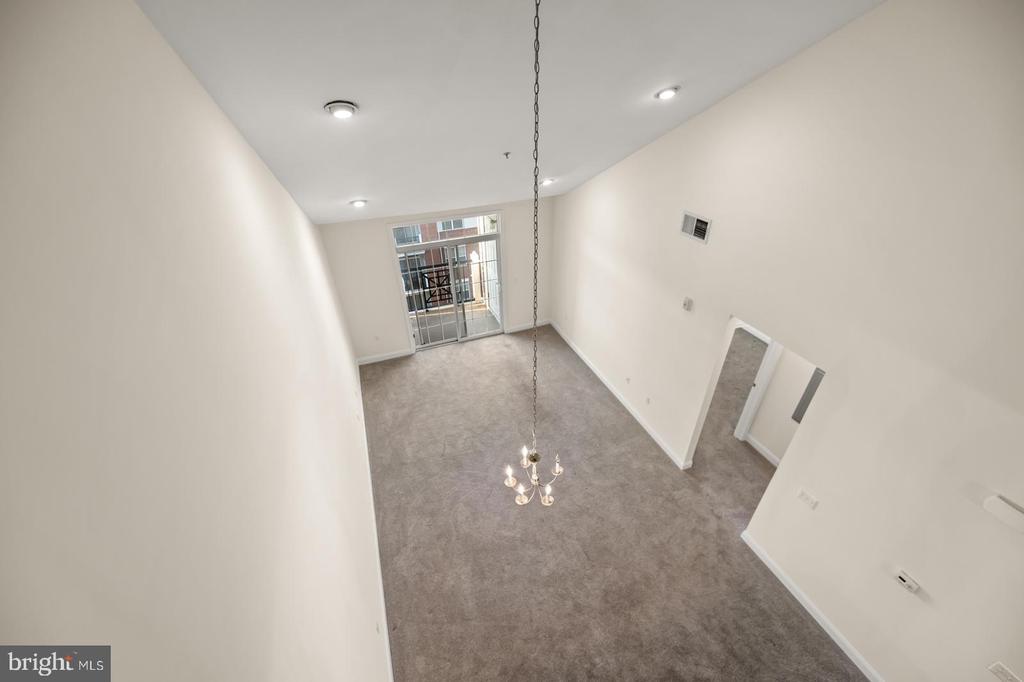 300 W ELM STREET Unit: 2423