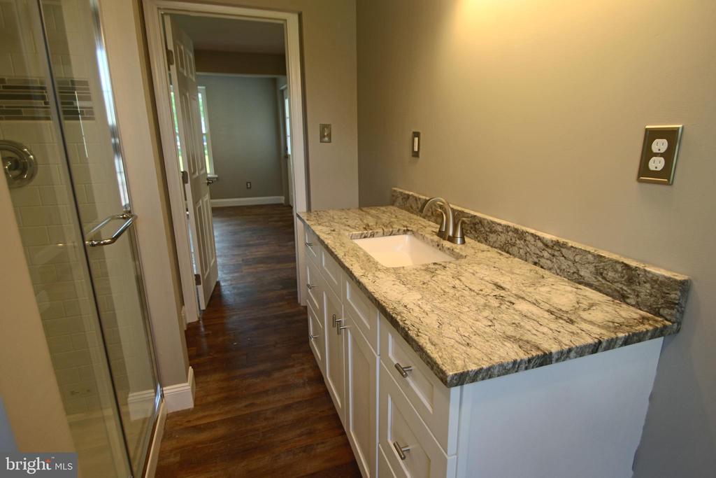 363 MAIN STREET Unit: UNIT B