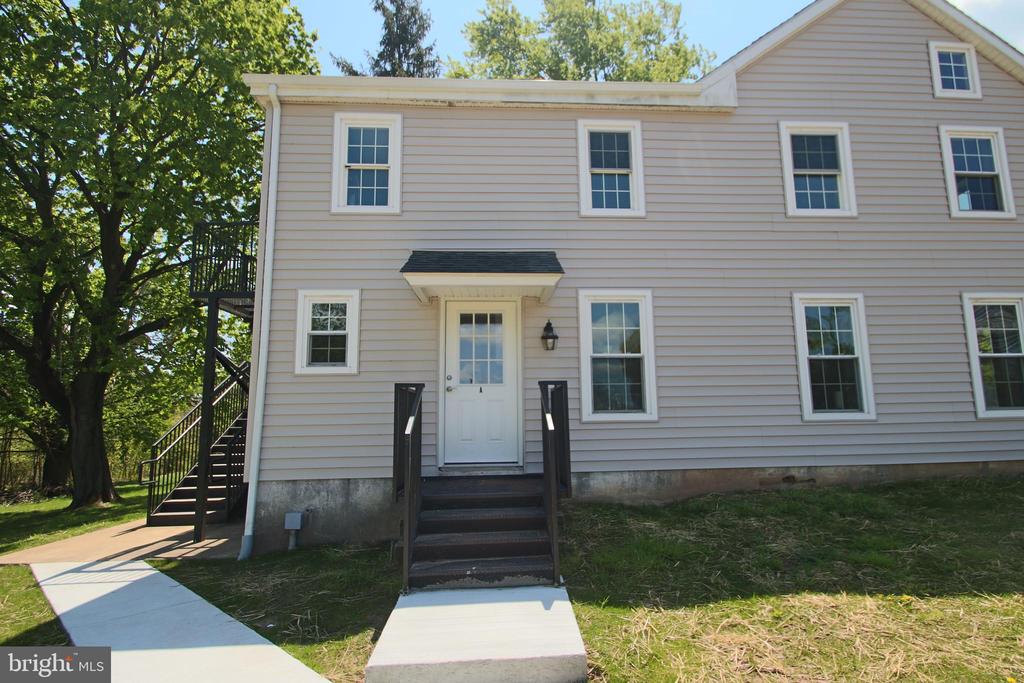 363 MAIN STREET Unit: UNIT B