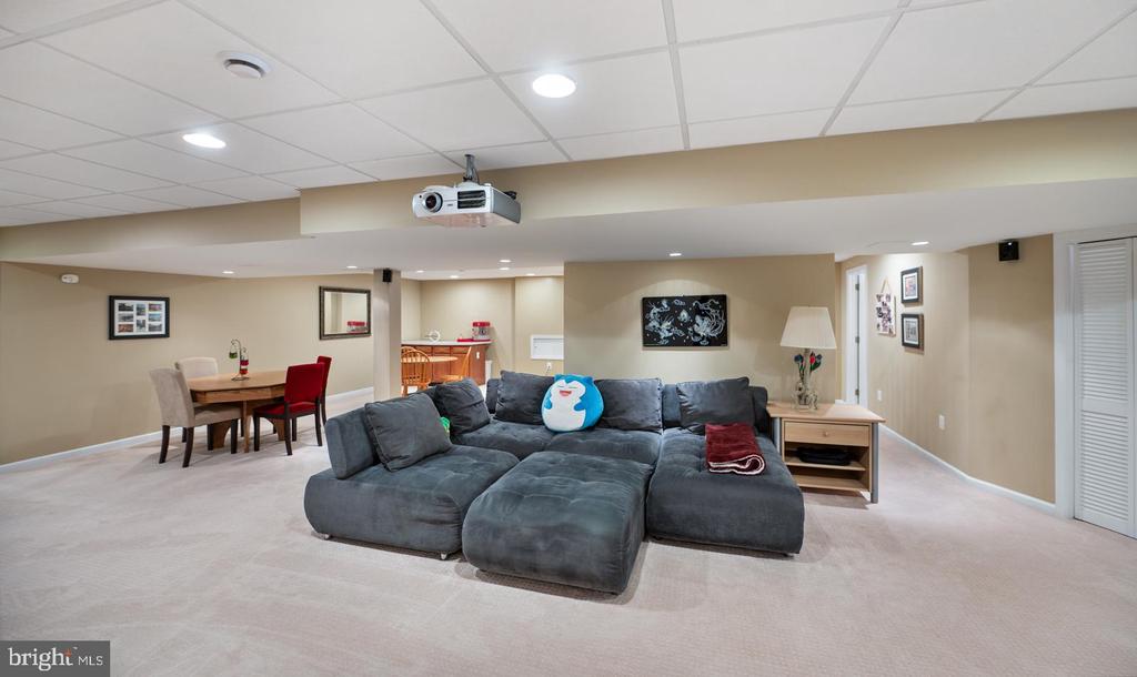 3841 VINCENT DRIVE