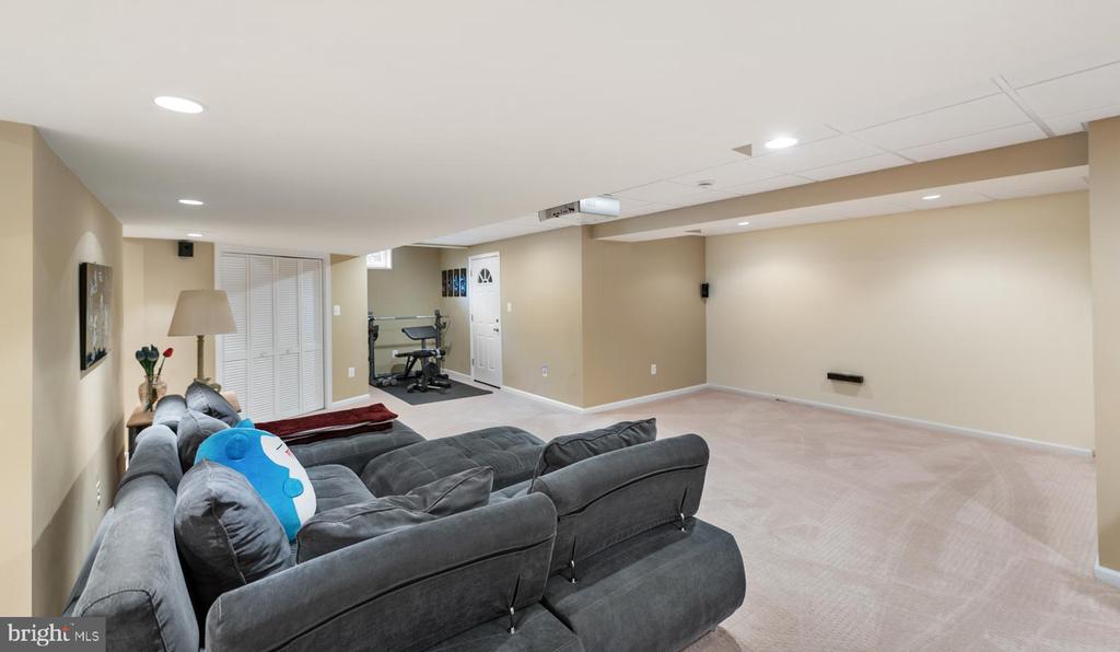 3841 VINCENT DRIVE
