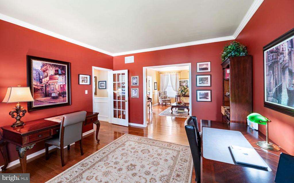 3841 VINCENT DRIVE