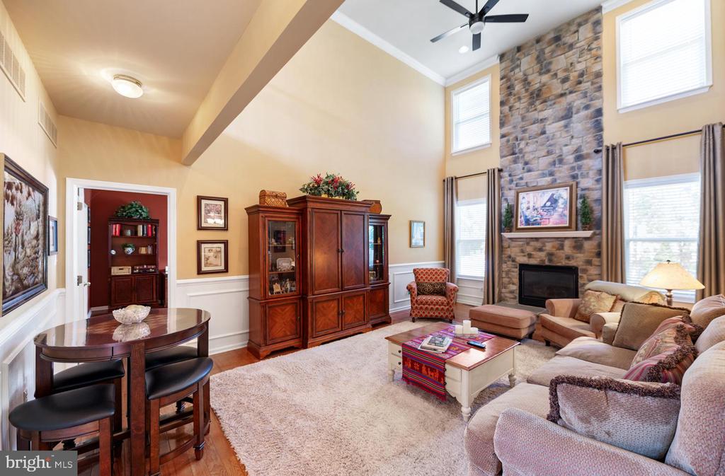 3841 VINCENT DRIVE