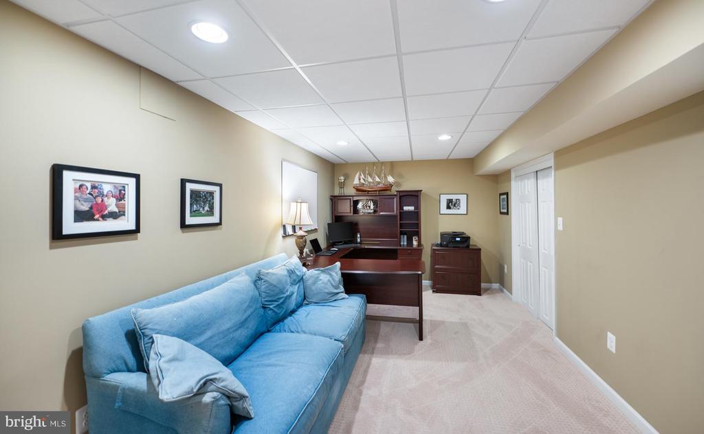 3841 VINCENT DRIVE