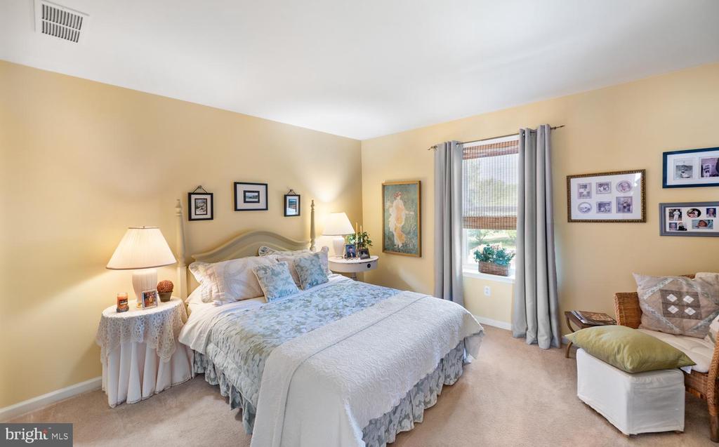 3841 VINCENT DRIVE