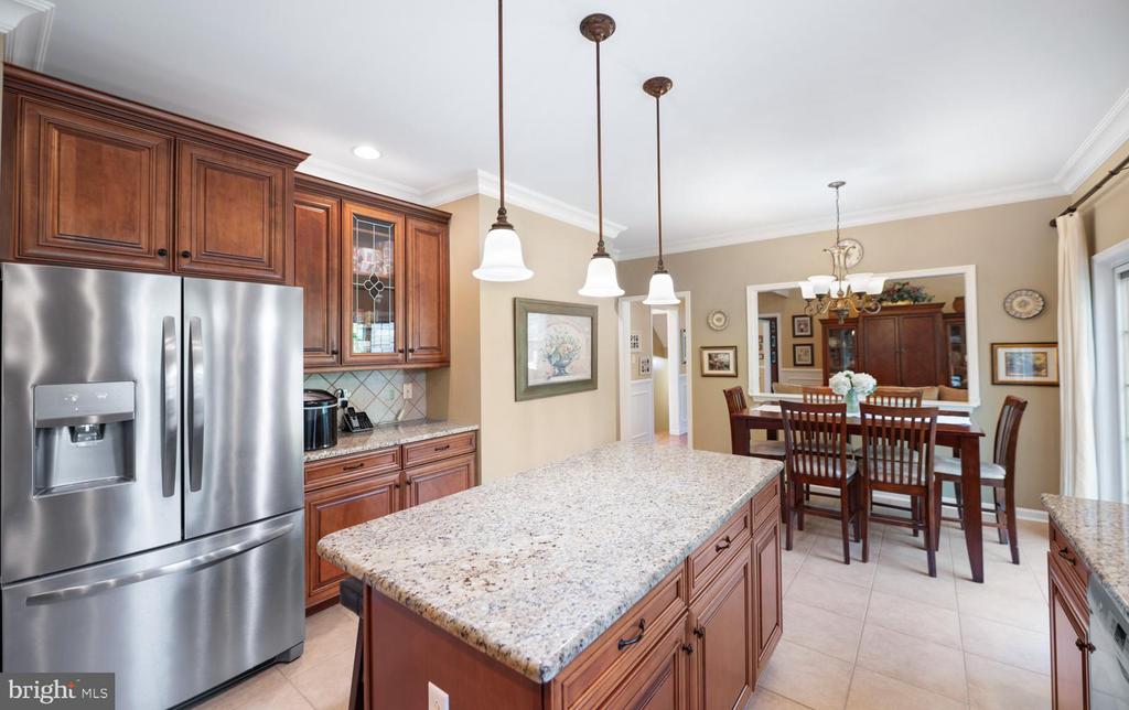 3841 VINCENT DRIVE