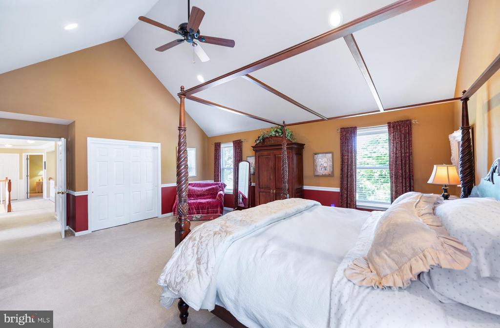 3841 VINCENT DRIVE