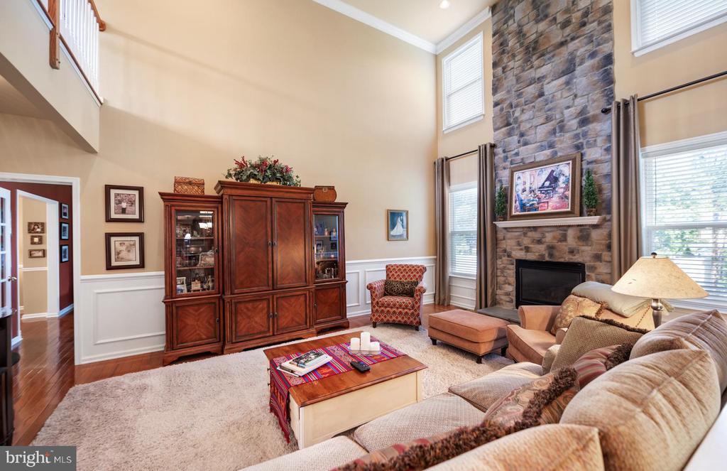 3841 VINCENT DRIVE
