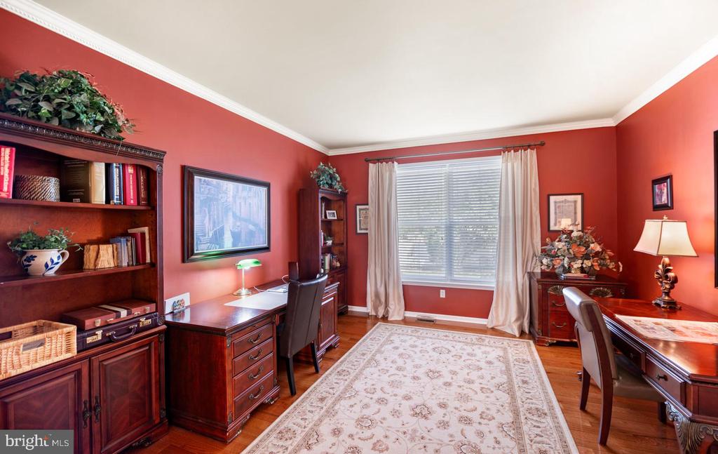 3841 VINCENT DRIVE