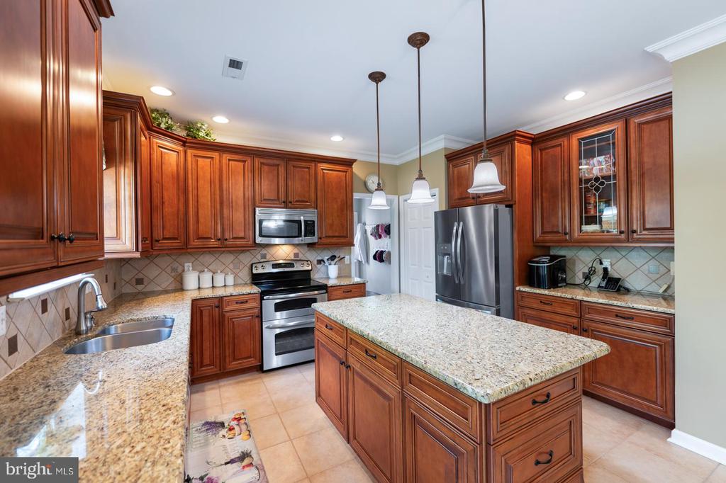3841 VINCENT DRIVE